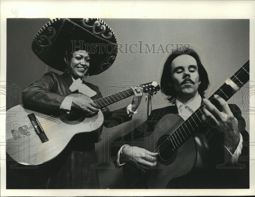 1978 Press Photo Peter Baime and Lupita Bejar playing their guitars - mjp00583-Historic Images