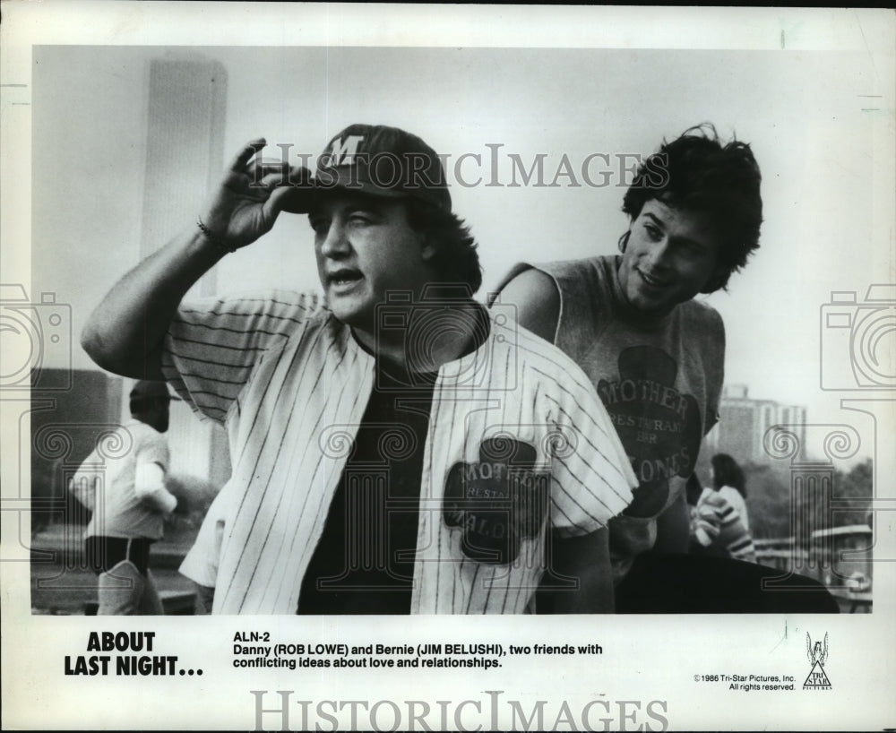 1987 Press Photo Jim Belushi and Rob Lowe in &quot;About Last Night&quot; - mjp00752- Historic Images