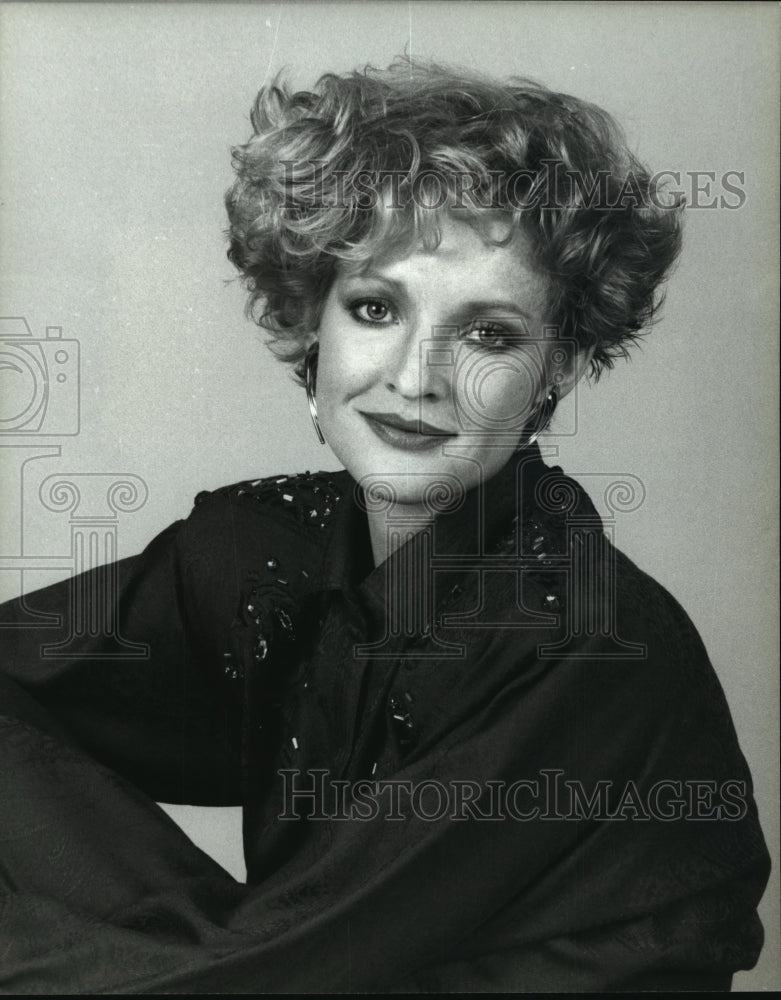 1990 Press Photo Christine Ebersole stars as Kit Cavanaugh on &quot;The Cavanaughs&quot;- Historic Images