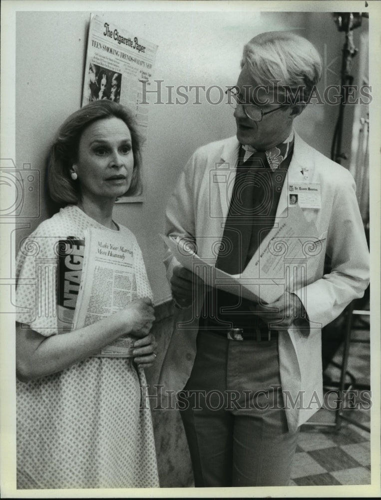 1986 Press Photo Ed Begley Jr. and Bonnie Bartlett in &quot;St, Elsewhere&quot; - Historic Images