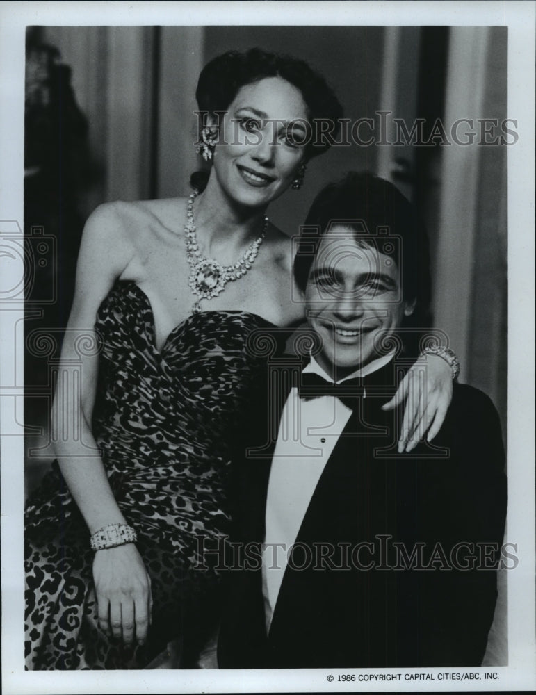 1986 Press Photo Marisa Berenson and Tony Danza in &quot;Who&#39;s the Boss?&quot; - mjp01311 - Historic Images