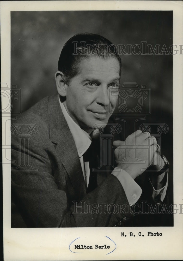 1959 Press Photo Milton Berle Posing - mjp01359 - Historic Images