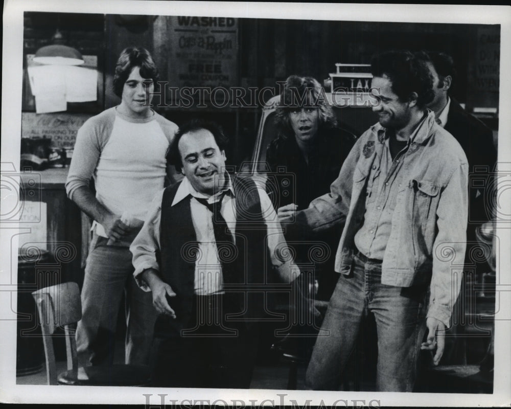 1979 Press Photo Danny De Vito, Tony Danza, Jeff Conaway & Christopher Lloyd- Historic Images