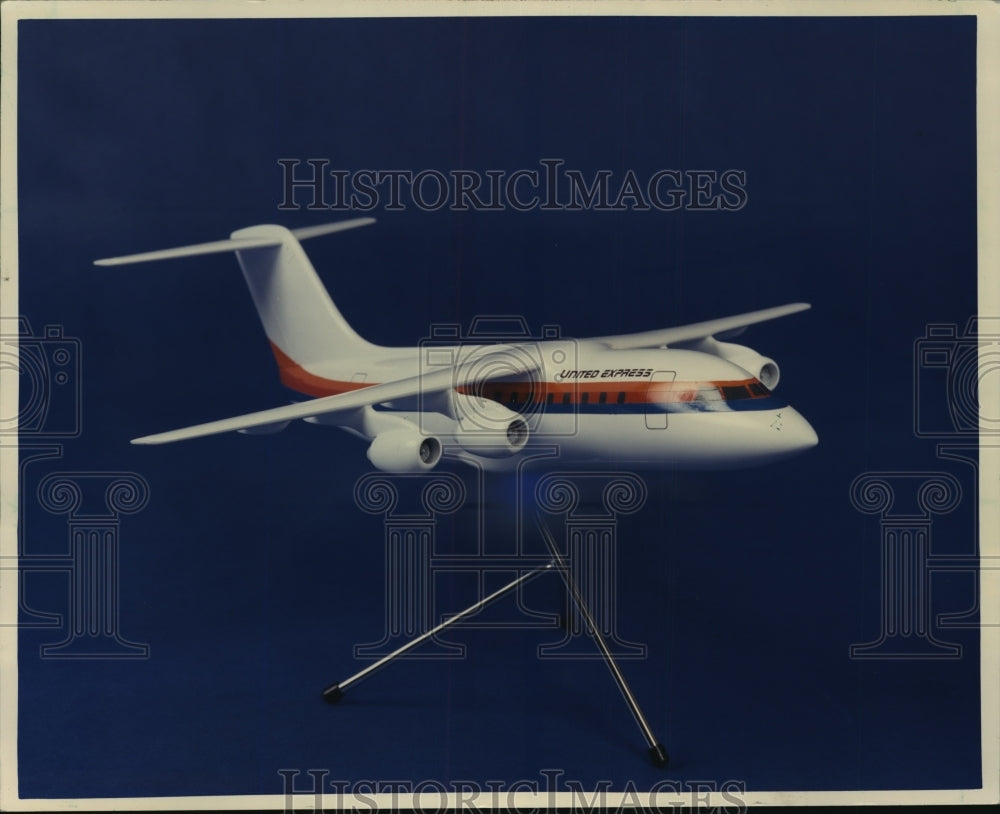 1986 A model of an Air Wis aircraft in United Express colors-Historic Images