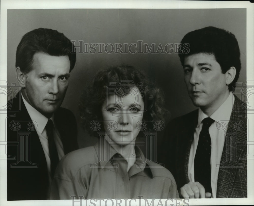 1986 Martin Sheen, Barbara Babcock & Peter Riegert in News at Eleven - Historic Images