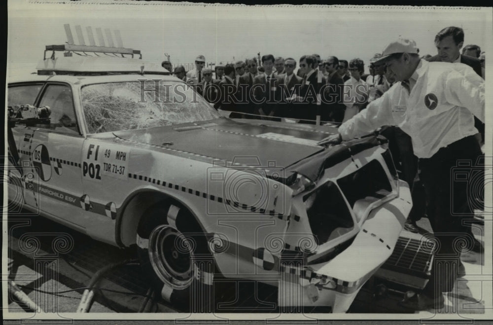 1972 Press Photo John Volpe checking a Fairchild after it was test crashed-Historic Images