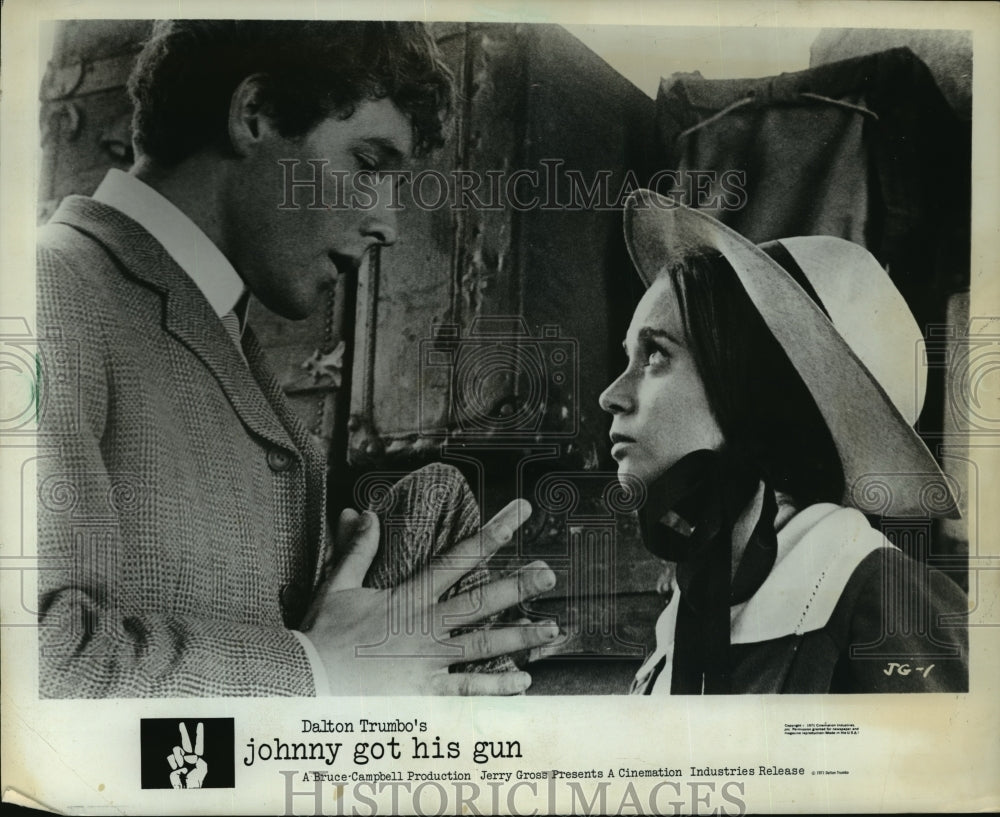 19791 Timothy Bottoms and Kathy Fields in "Johnny Got His Gun" - Historic Images