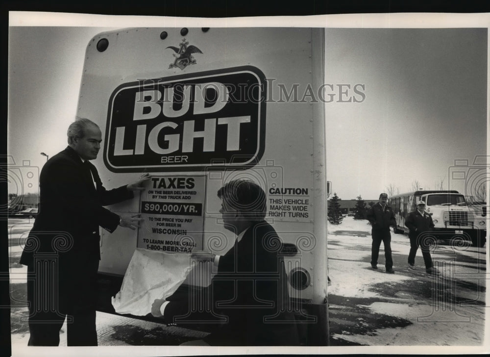 1993 Press Photo Timothy G. Sheehan &amp; John T. Sheehan of Beechwood Distributors - Historic Images