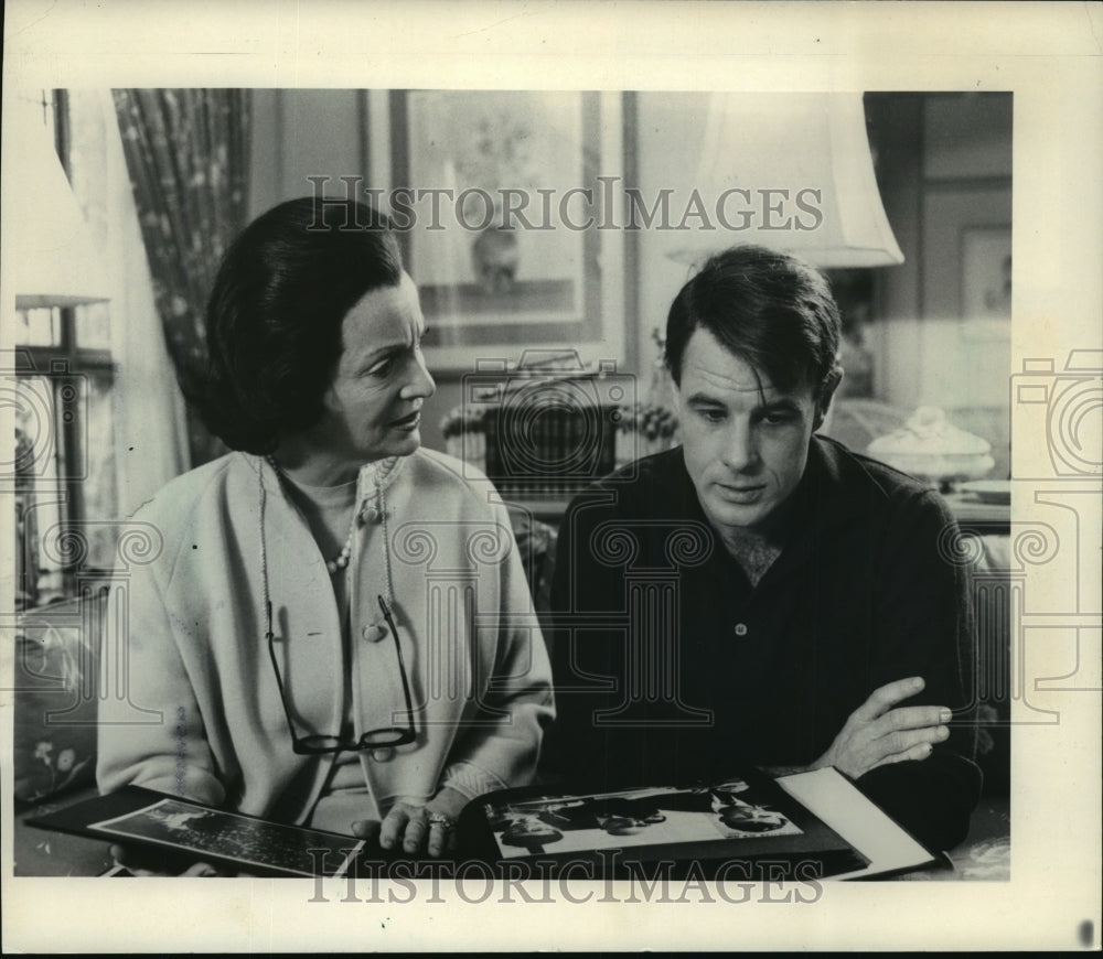 1985 Beatrice Straight and B. Davis in Robert Kennedy and His Times - Historic Images