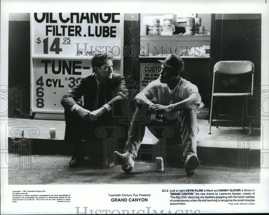 1992 Press Photo Kevin Kline and Danny Glover in "Grand Canyon" - mjp01833 - Historic Images