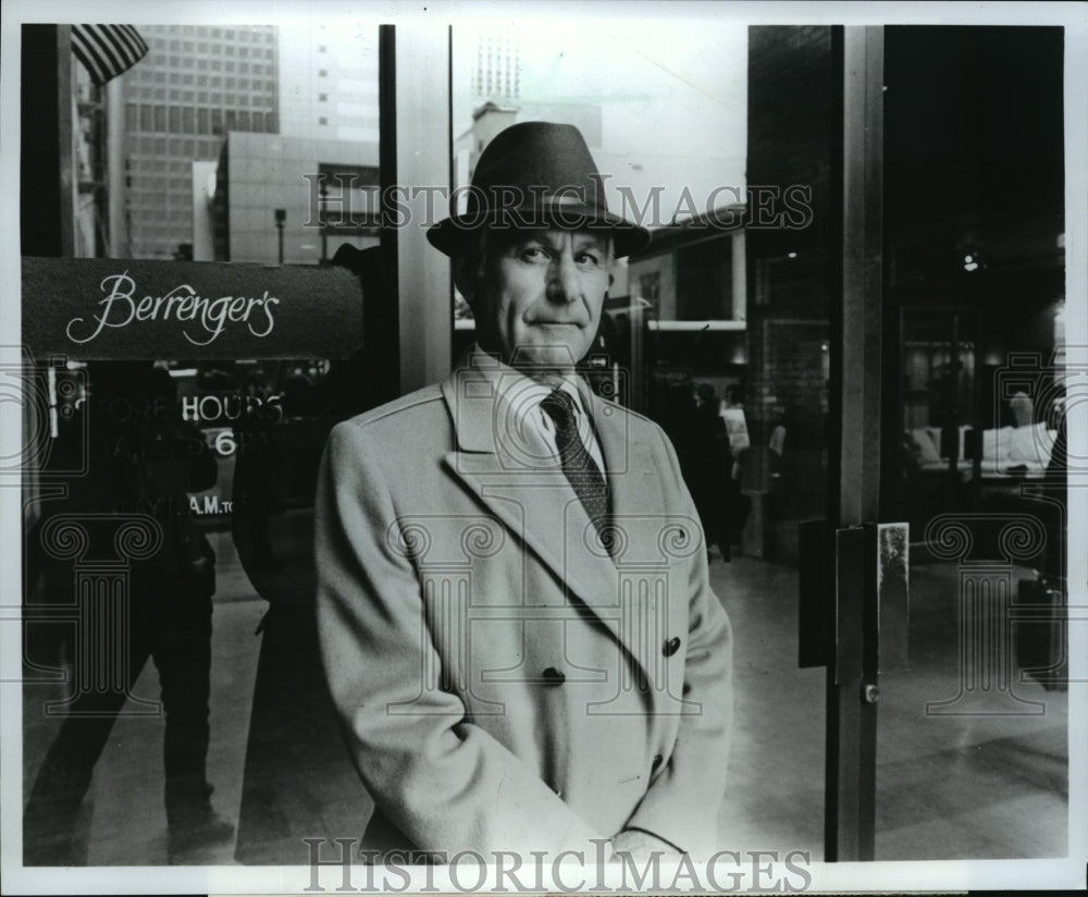 1985 Press Photo Sam Wanamaker portrays Simon Berrenger in "Berrenger's" - Historic Images
