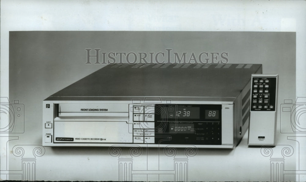 1983 Press Photo Sears' version of the Beta hi-fi video tape recorder - Historic Images