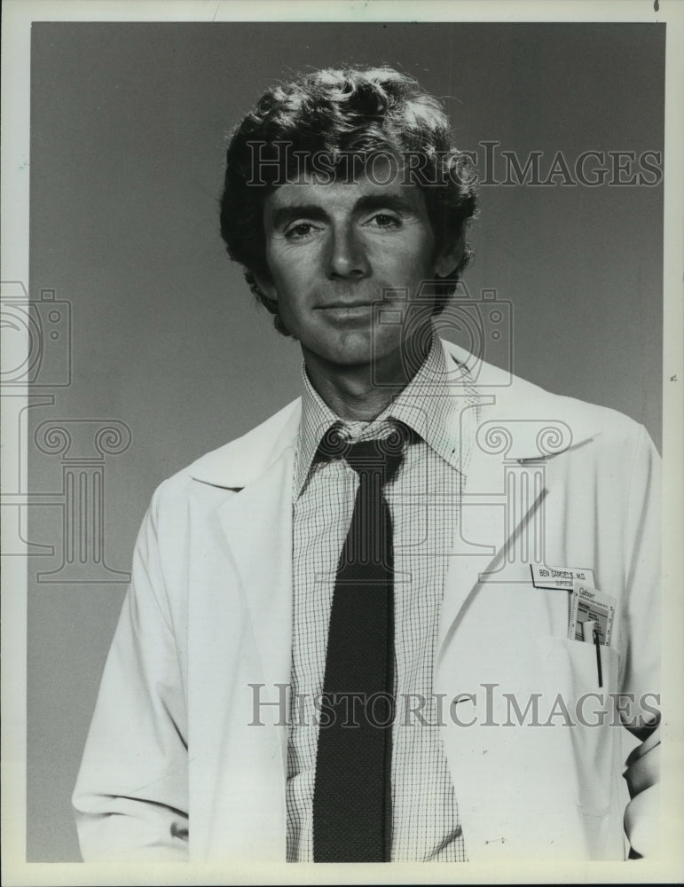 1982 Press Photo David Birney as Dr. Ben Samuels in St. Elsewhere - mjp02018 - Historic Images
