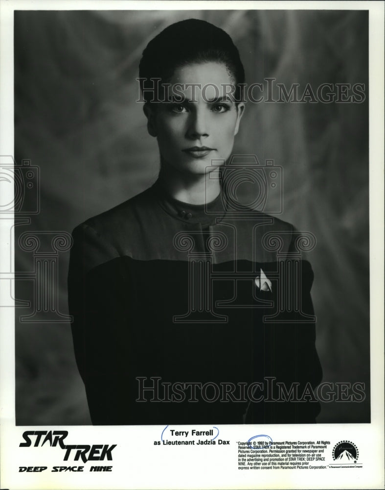 1992 Press Photo Terry Farrell as Lt. Jadzia Dax in Star Trek Deep Space Nine - Historic Images