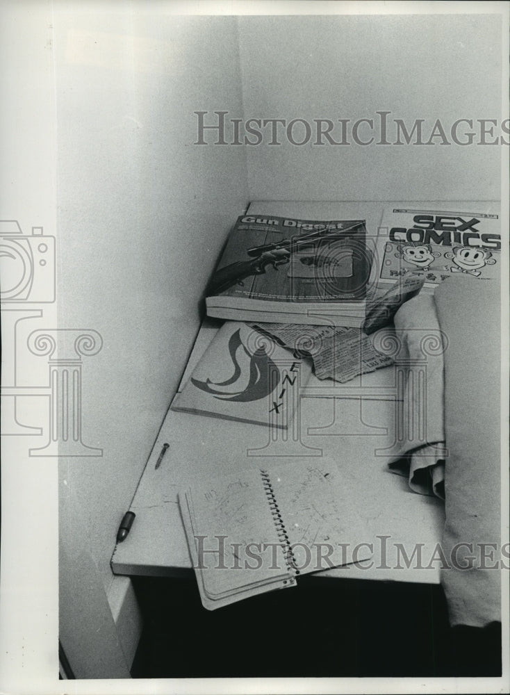 1972 Press Photo Arthur H. Bremer&#39;s belongings - mjp02276 - Historic Images