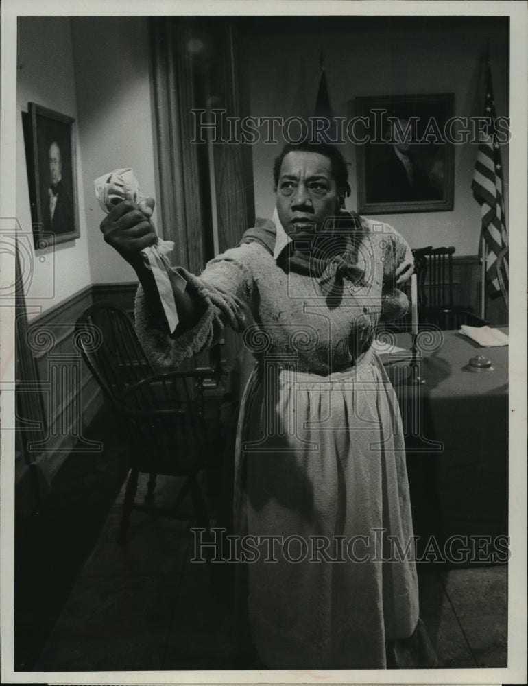 1975 Press Photo Vinnette Carroll in &quot;Sojourner&quot; - mjp02342 - Historic Images