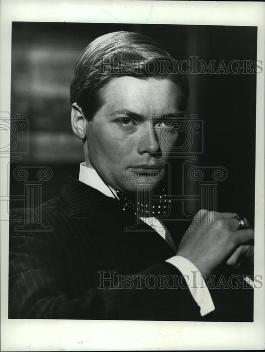 1976 Press Photo Simon Ward stars as Winston Churchill in "Young Winston" - Historic Images