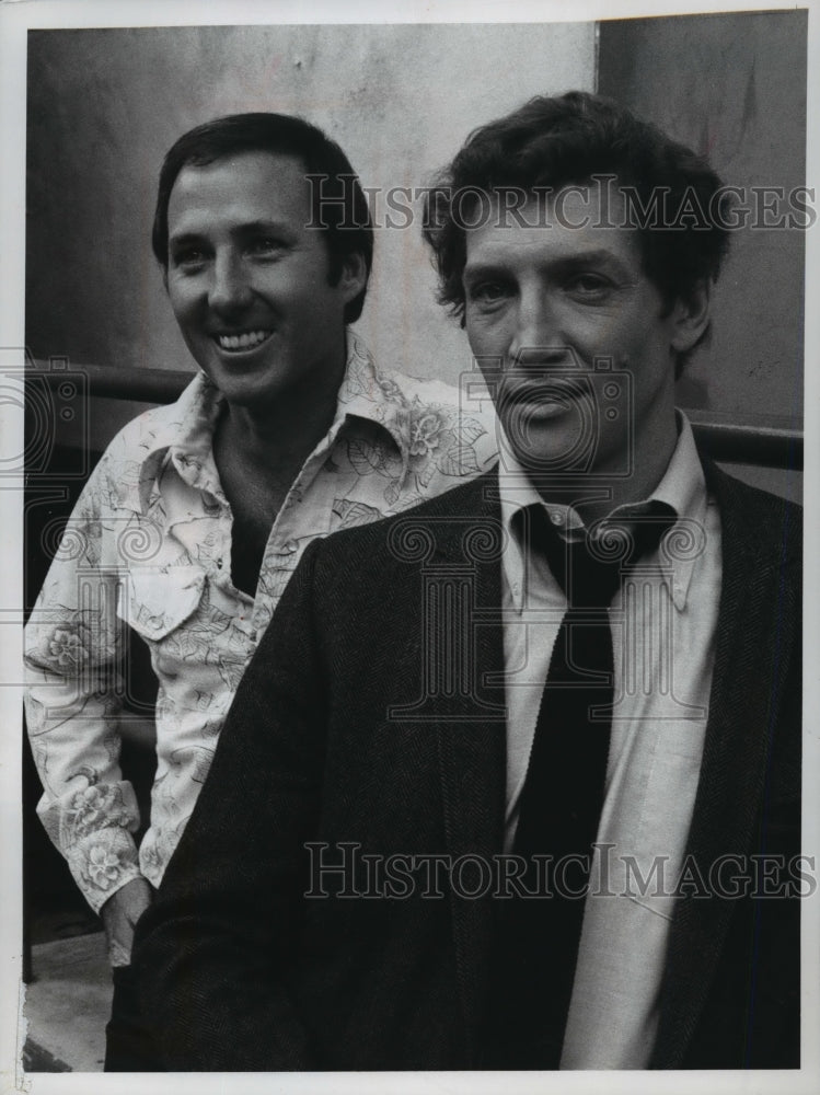 1977 Press Photo Author and former policeman Joseph Wambaugh with Scott Hylands - Historic Images