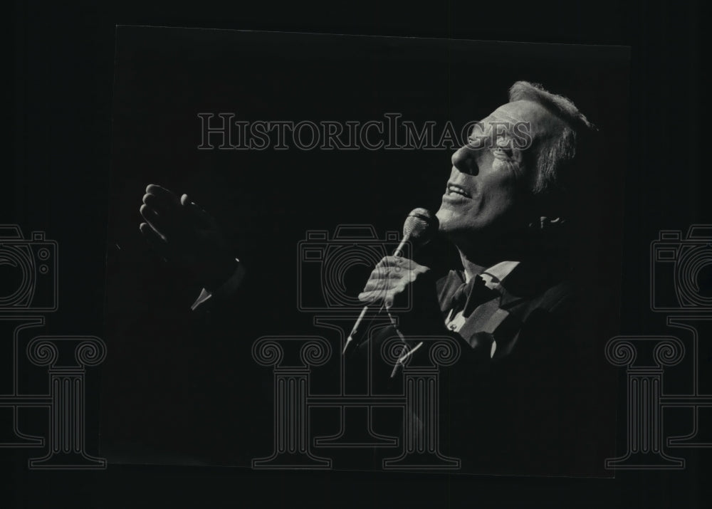 1984 Andy Williams singing at the PAC  - Historic Images