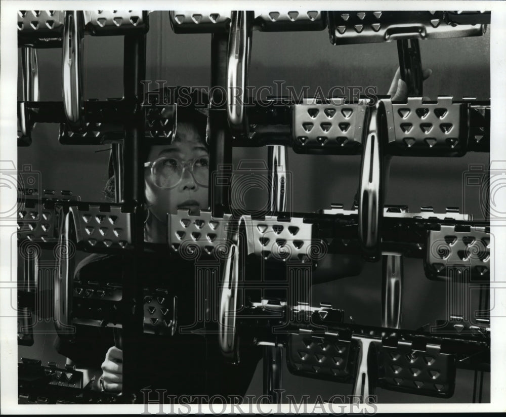 1993 Press Photo Tein Tran examines mop holders plated at S.K. Williams Co.- Historic Images
