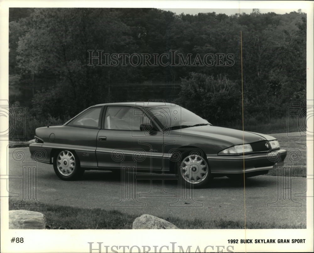 1991 Press Photo 1992 Buick Skylark Gran Sport - mjp03059 - Historic Images