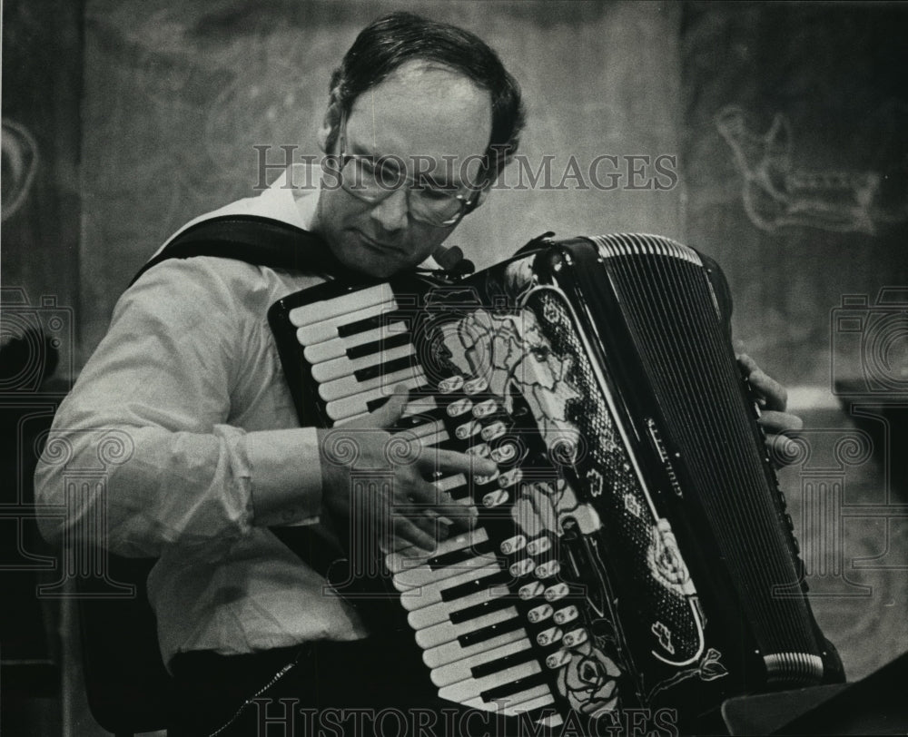 1989 Press Photo Guy Klucevsek, musician - mjp03343 - Historic Images