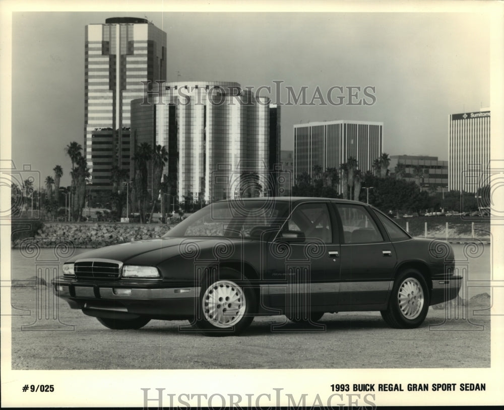 1993 Press Photo 1993 Buick Regal Gran Sport Sedan - mjp03359 - Historic Images