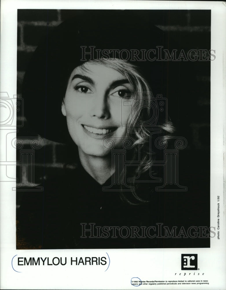 1992 Press Photo Emmylou Harris, singer-songwriter - mjp03371 - Historic Images