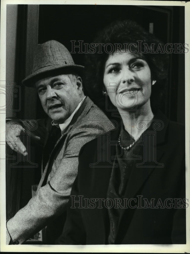 1980 Press Photo William Windom and Millie Slavin in &quot;Landon, Landon &amp; Landon&quot; - Historic Images