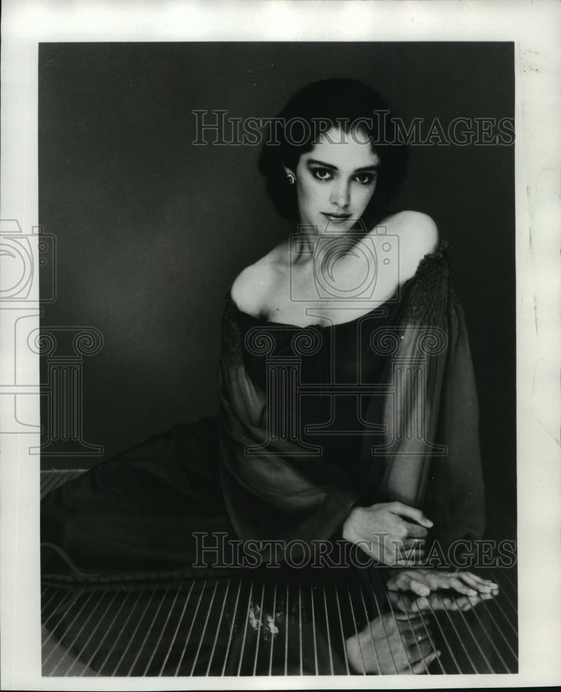 1983 Press Photo Kathleen Beller as Kirby Colby on "Dynasty" - mjp03594 - Historic Images