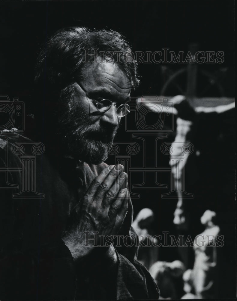 1978 Press Photo Terrence Knapp portraying Father Joseph Damien de Veuster - Historic Images