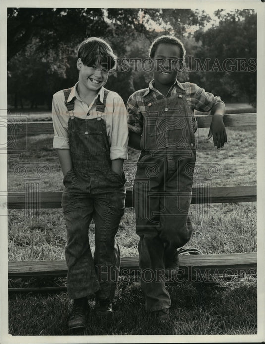 1981 Press Photo Brian G. Wilson and Jermain H. Johnson in "Palmerstown" - Historic Images