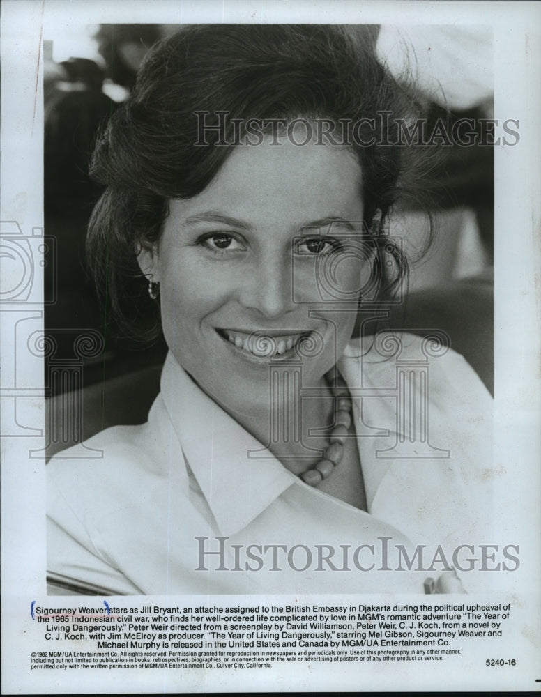 1984 Press Photo Sigourney Weaver in "The Year of Living Dangerously"-Historic Images
