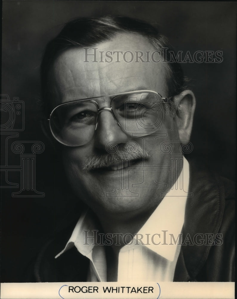 1985 Roger Whittaker, singer, songwriter and guitarist.  - Historic Images