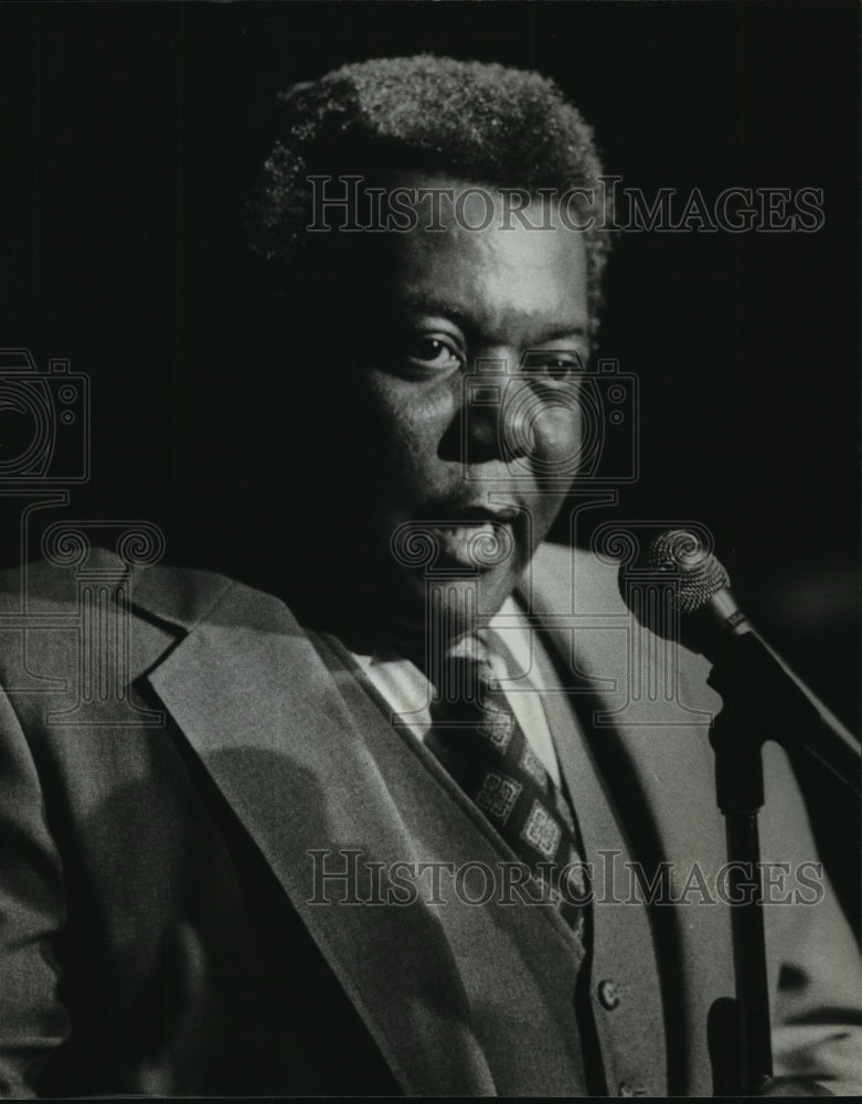 1982 Press Photo Comedian C. Cardell Willis performing at Sardino&#39;s. - mjp04302 - Historic Images