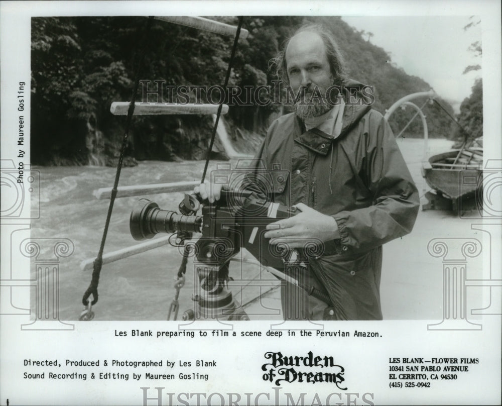 1985 Press Photo Les Blank prepares to film a scene for Burden of Dreams. - Historic Images