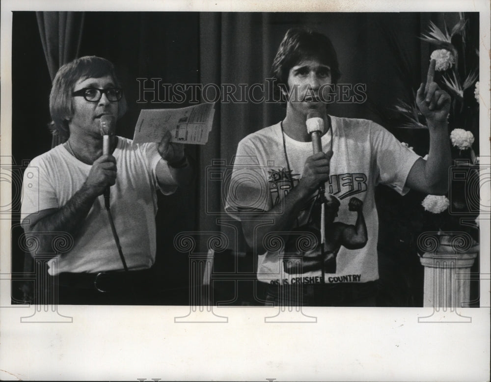 1979 Press Photo Henry Winkler and Arte Johnson at Variety Club telethon. - Historic Images