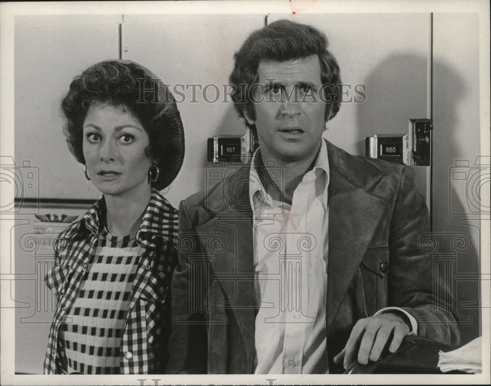 1973 Press Photo Elizabeth Ashley and Ted Bessell in Your Money or Your Wife. - Historic Images