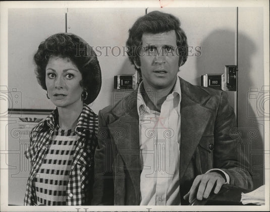 1973 Press Photo Elizabeth Ashley and Ted Bessell in Your Money or Your Wife. - Historic Images