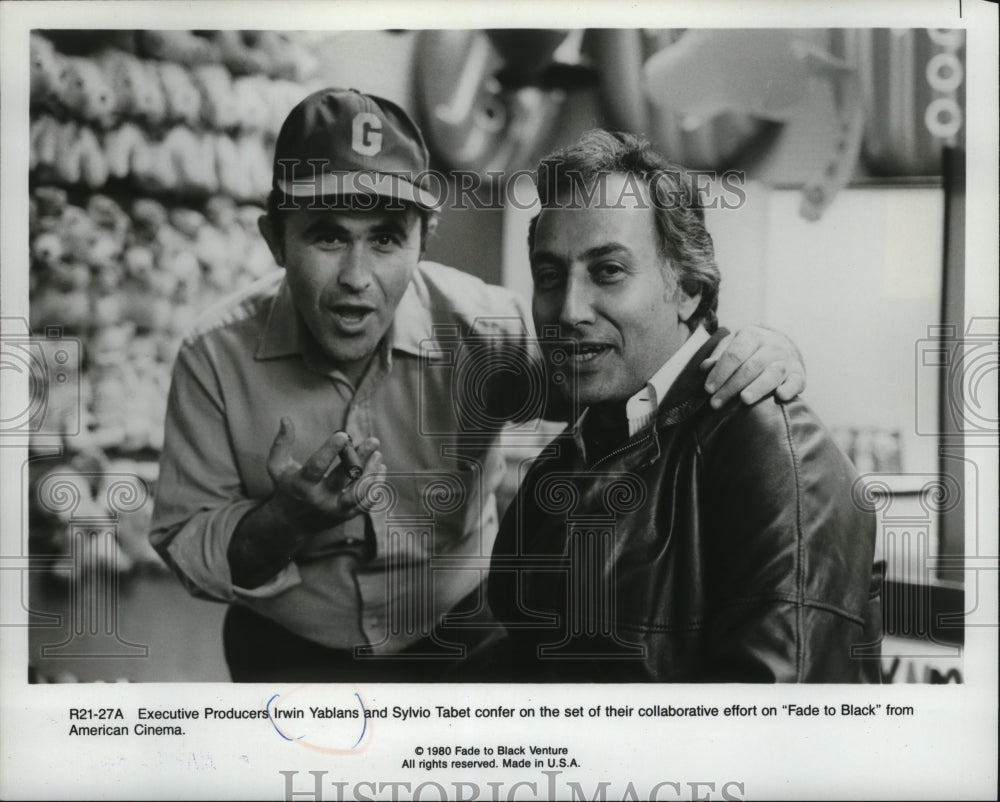 1980 Press Photo Irwin Yablans and Sylvio Tabet on set of Fade to Black. - Historic Images