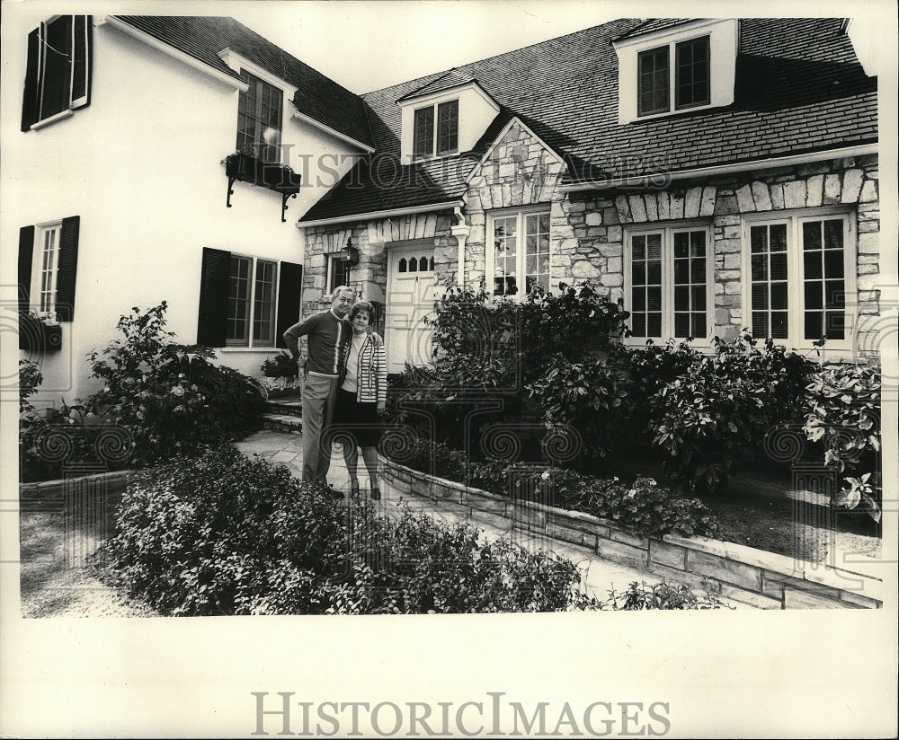 1970 Press Photo Actor Robert Young at his home in Beverly Hills, California.- Historic Images