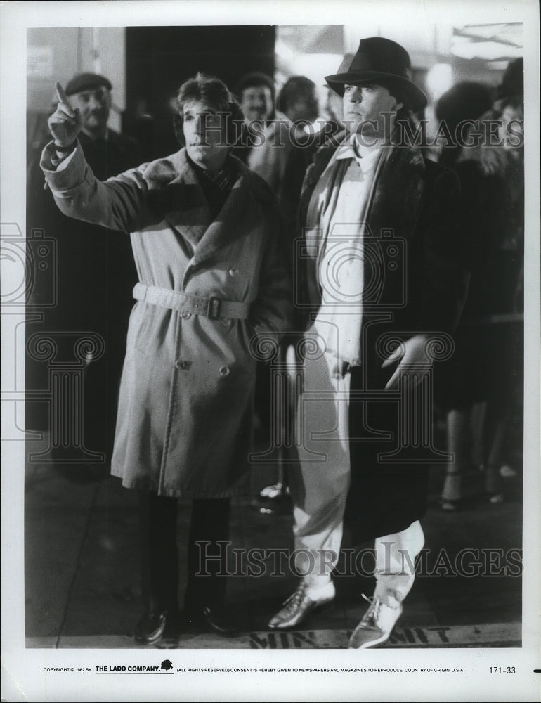 1982 Press Photo Henry Winkler and Micheal Keaton in Night Shift. - mjp04817-Historic Images