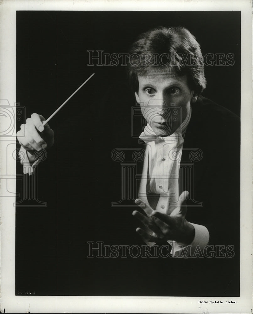 1989 Press Photo Hugh Wolff, Music Director, New Jersey Symphony Orchestra. - Historic Images
