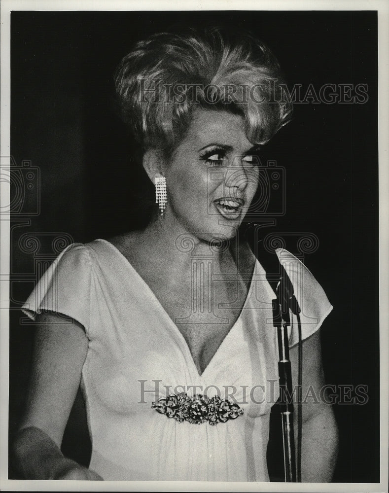 1975 Press Photo January Jones, pop singer. - mjp05182 - Historic Images