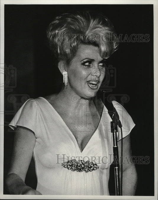 1975 Press Photo January Jones, pop singer. - mjp05182 - Historic Images