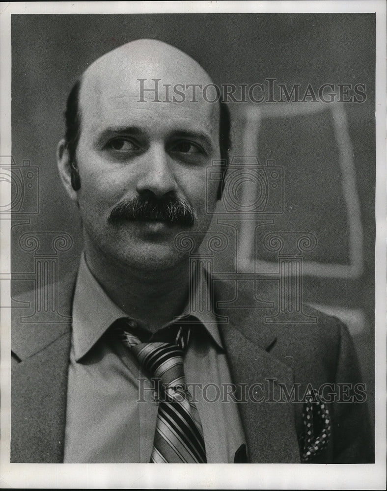 1969 Press Photo Stanley Landsman, sculptor. - mjp05394 - Historic Images