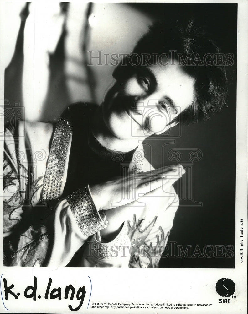 1988 Press Photo K.D. Lang, country singer, songwriter and musician. - mjp05454- Historic Images