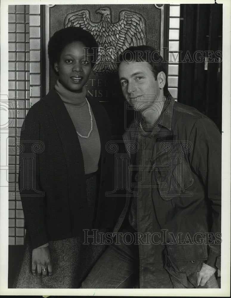 1986 Press Photo John Ritter and Alfre Woodard in Unnatural Causes, on NBC. - Historic Images