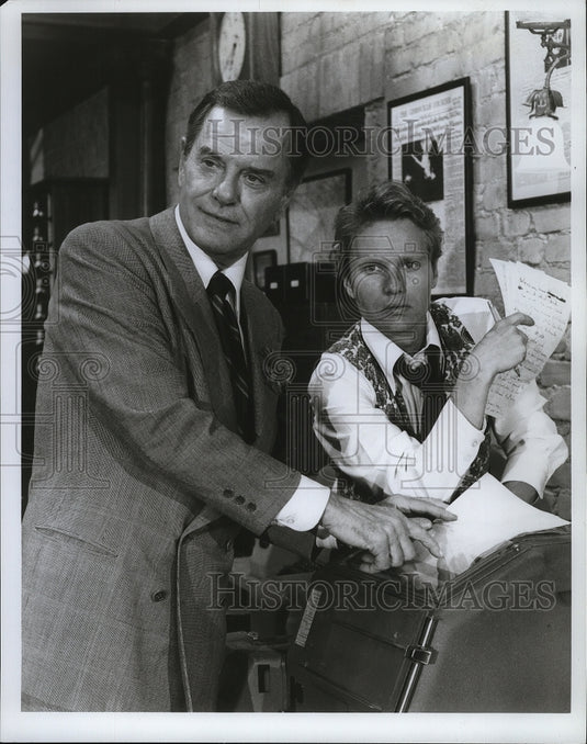 1977 Press Photo Gig Young and John Savage in Gibbsville. - mjp05656- Historic Images