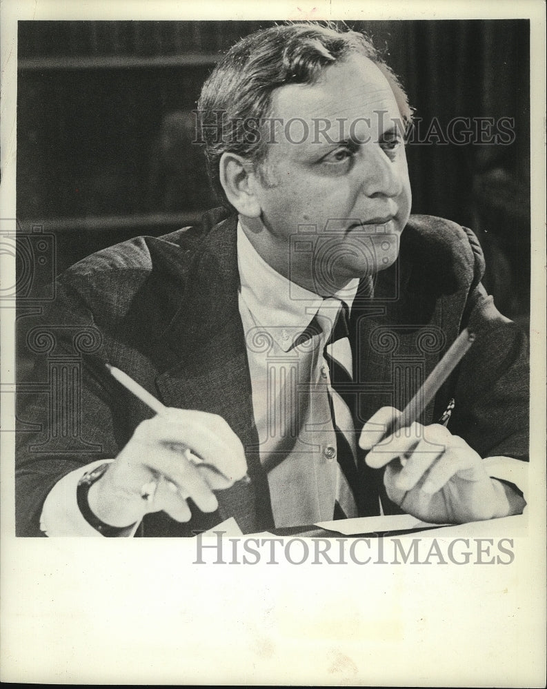 1974 Press Photo David Wolper, executive producer of Primal Man, on ABC. - Historic Images